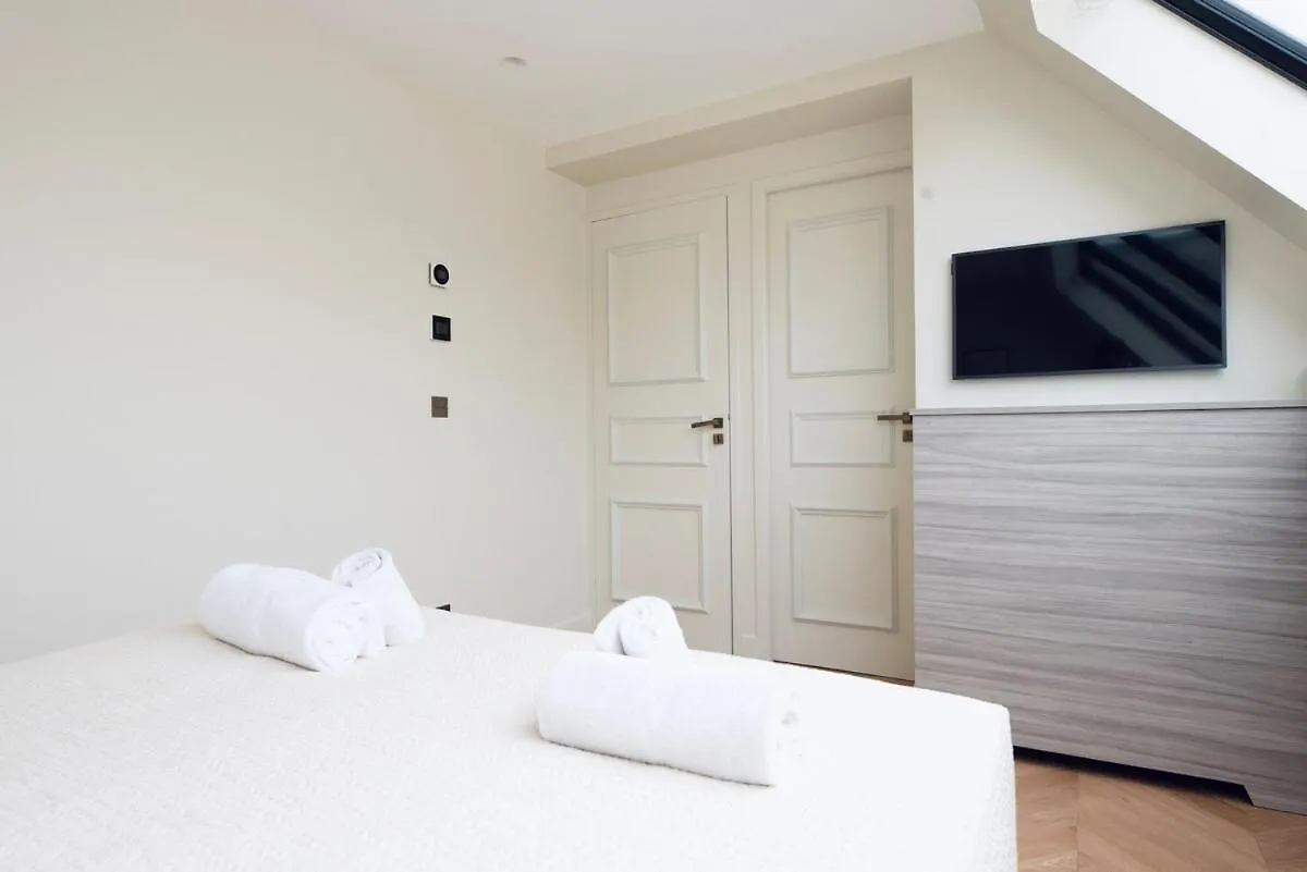 Apartament Stylish Triplex With Amazing Terrace Near Louvre Paryż 0*,  Francja