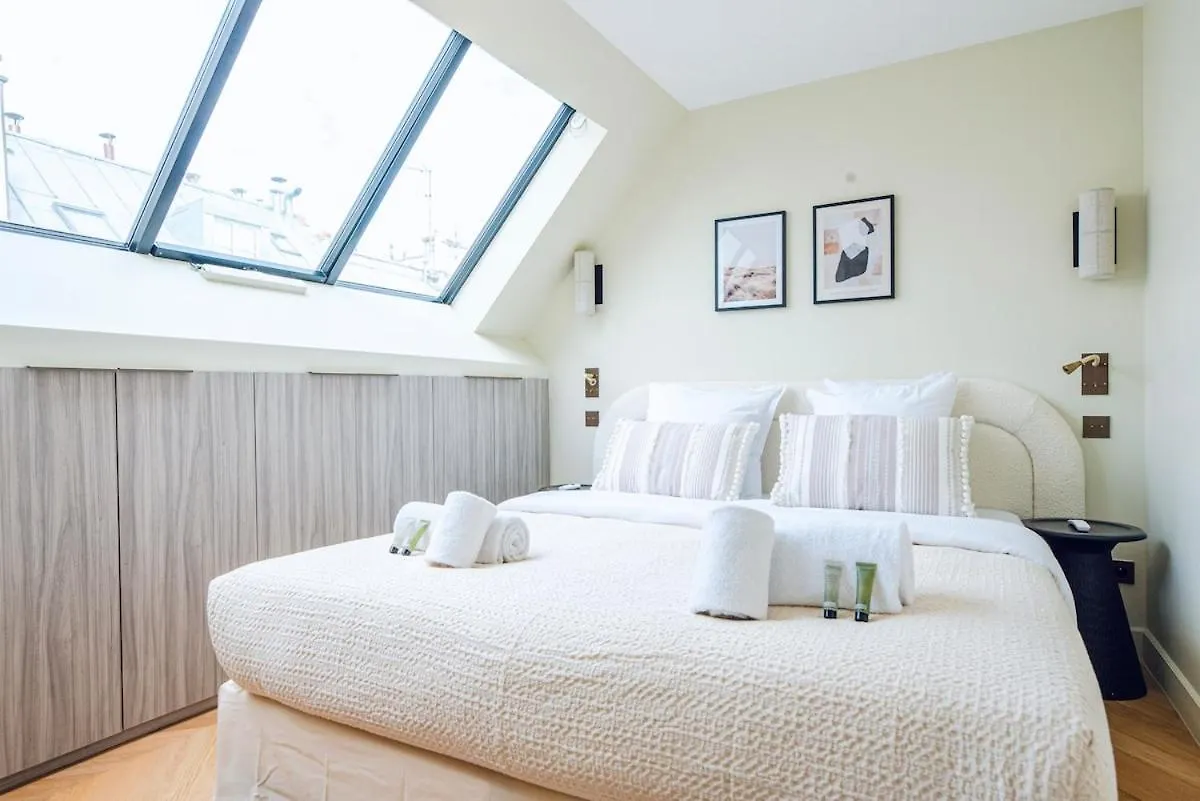 Stylish Triplex With Amazing Terrace Near Louvre Apartamento Paris França