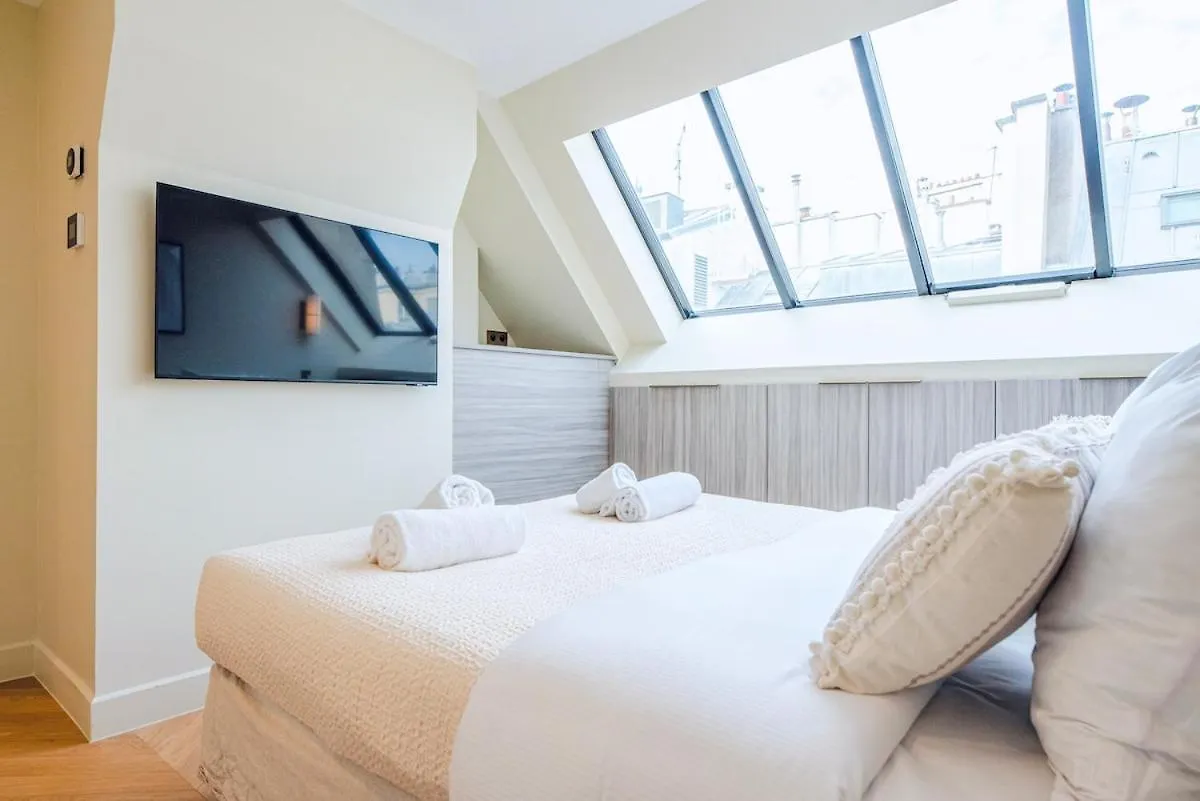 Apartament Stylish Triplex With Amazing Terrace Near Louvre Paryż