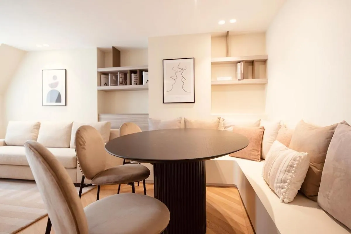 Apartament Stylish Triplex With Amazing Terrace Near Louvre Paryż Francja