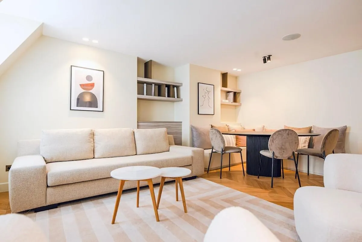 Stylish Triplex With Amazing Terrace Near Louvre Apartamento Paris