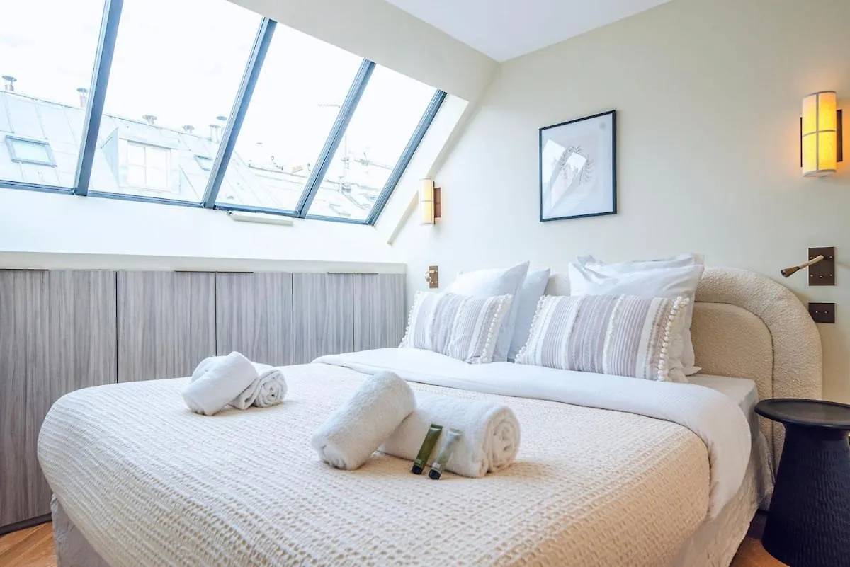 Apartament Stylish Triplex With Amazing Terrace Near Louvre Paryż