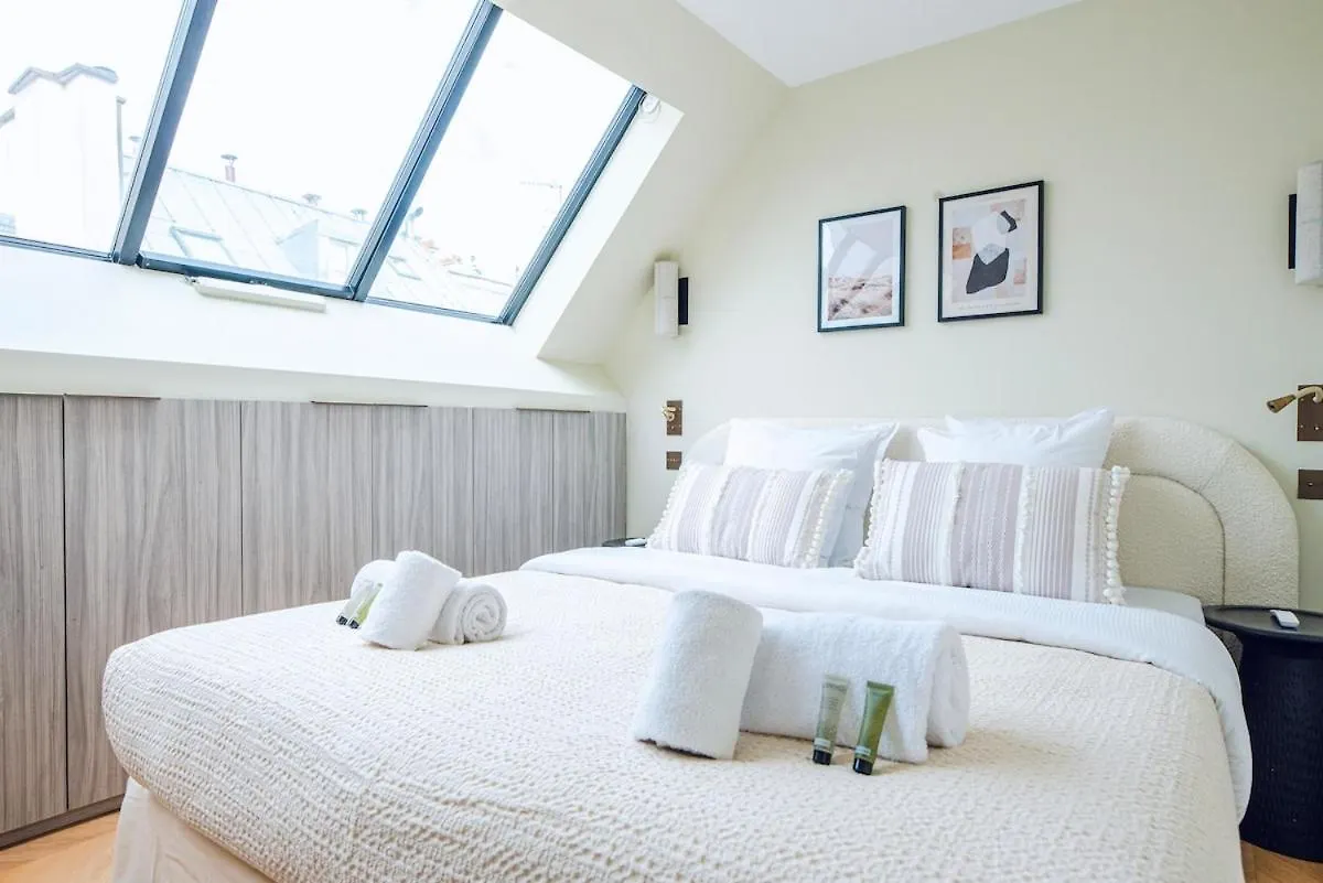 Stylish Triplex With Amazing Terrace Near Louvre Apartment Paris France