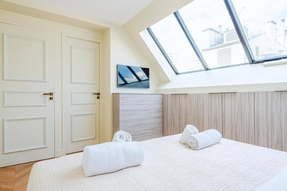 Stylish Triplex With Amazing Terrace Near Louvre Apartment Paris France