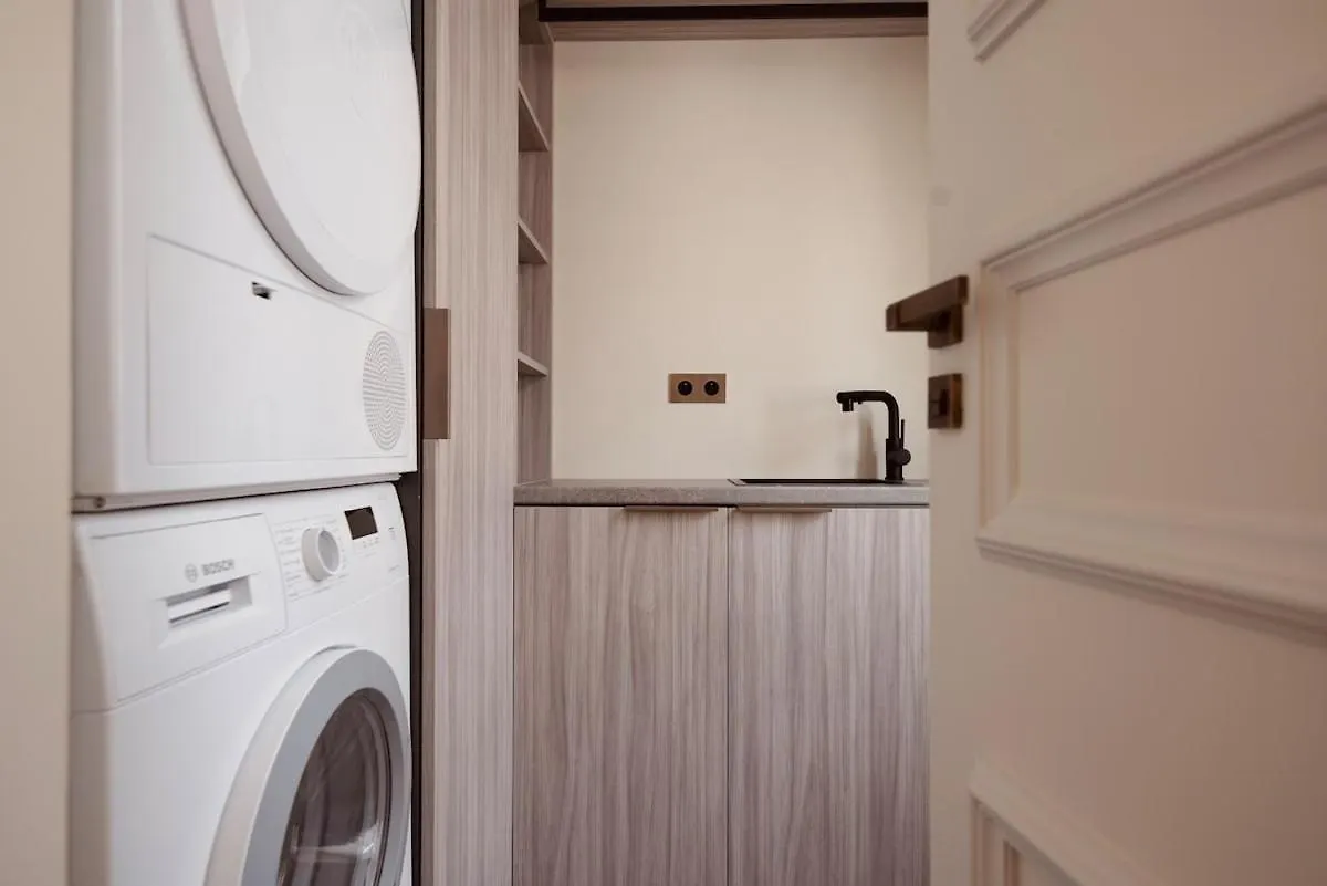 Stylish Triplex With Amazing Terrace Near Louvre Apartment Paris