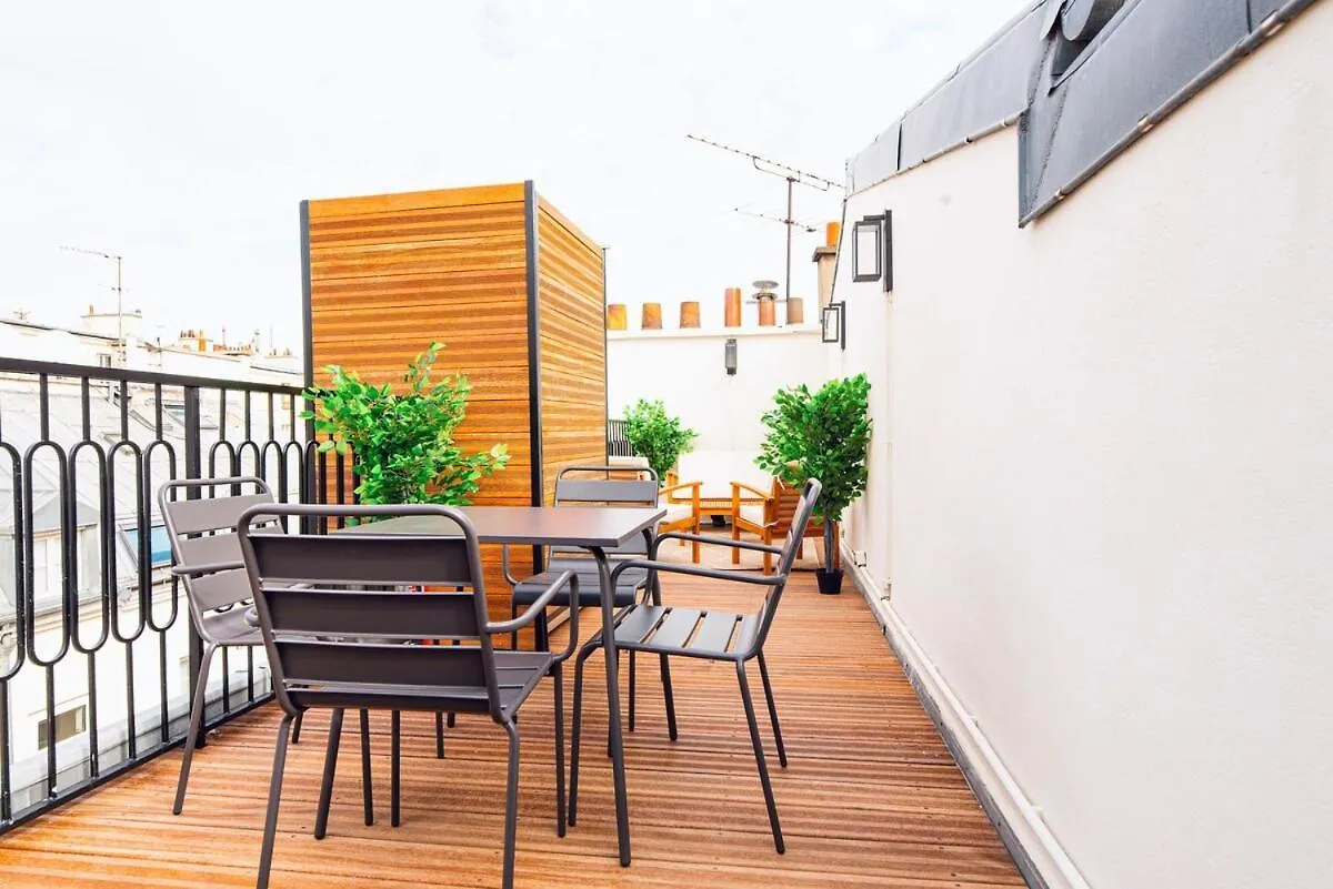 Stylish Triplex With Amazing Terrace Near Louvre Apartment Paris